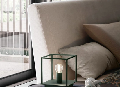 Lampada da tavolo Link in metallo laccato di Le Comfort