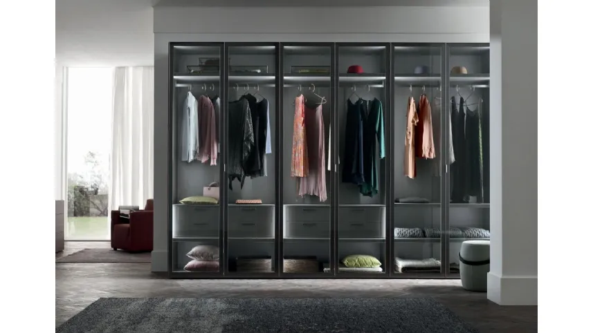 Armadio Glax struttura in Rovere Thea con telaio anta Champagne spazzolato e vetro fumè di Maronese Acf