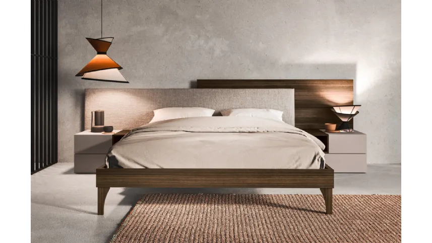 Letto con testiera in tessuto e essenza legno con struttura in essenza legno Boiserie di Mab