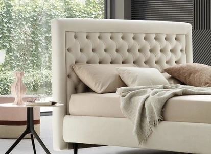 Letto Monet imbottito e trapuntato di Le Comfort