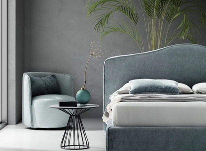 Letto in tessuto imbottito con testiera sagomata Rosa di Le Comfort