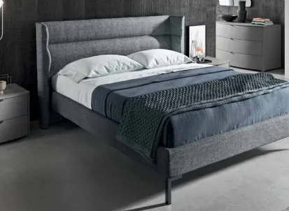 Letto in tessuto imbottito con testiera avvolgente Fold di Mab