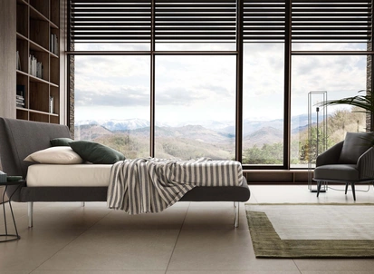 Letto Metropolitan in tessuto imbottito di Le Comfort
