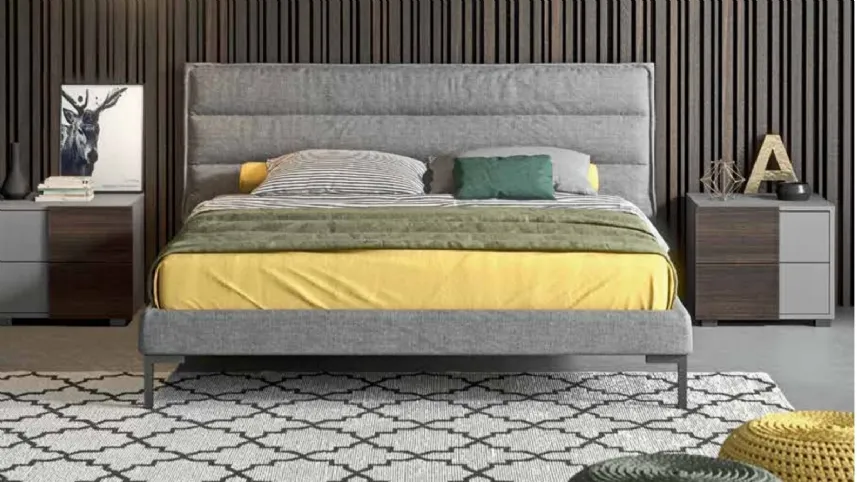 Letto imbottito in tessuto con testiera Strip di Mab