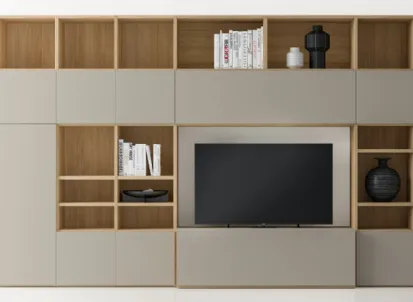 Libreria in laccato opaco e finitura Matwood Honey con vano porta TV Composizione PTG319 di SantaLucia