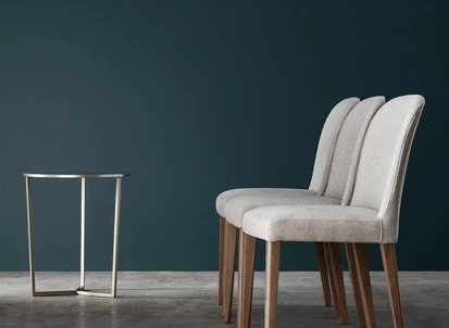 Sedia Gaia in tessuto imbottito di Maronese