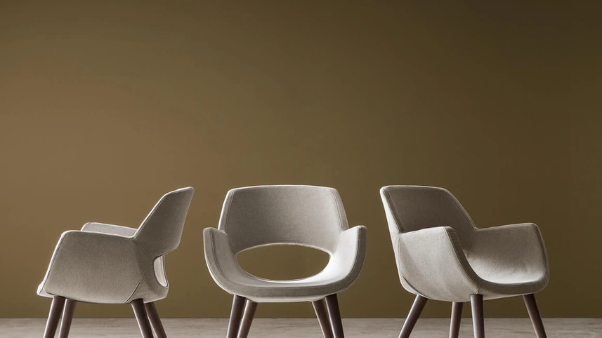 Sedia Logan in tessuto imbottito di Maronese