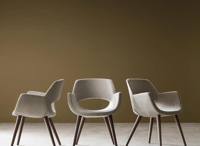 Sedia Logan in tessuto imbottito di Maronese