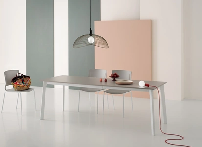 Tavolo allungabile Krono Piano Angoli 90 con top in laminato e base in metallo di Pointhouse