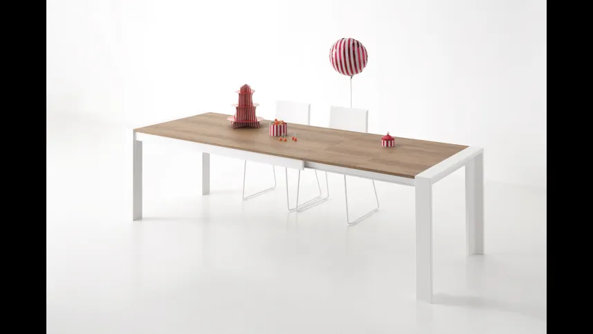 Tavolo allungabile Milano con top laminato effetto legno di Pointhouse