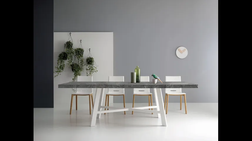 Tavolo Thor Allungabile con piano in laminato effetto marmo di Pointhouse