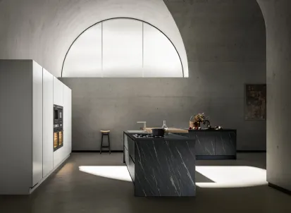 Cucina Moderna con isola Accapielle composizione 06 Contrast di Essebi
